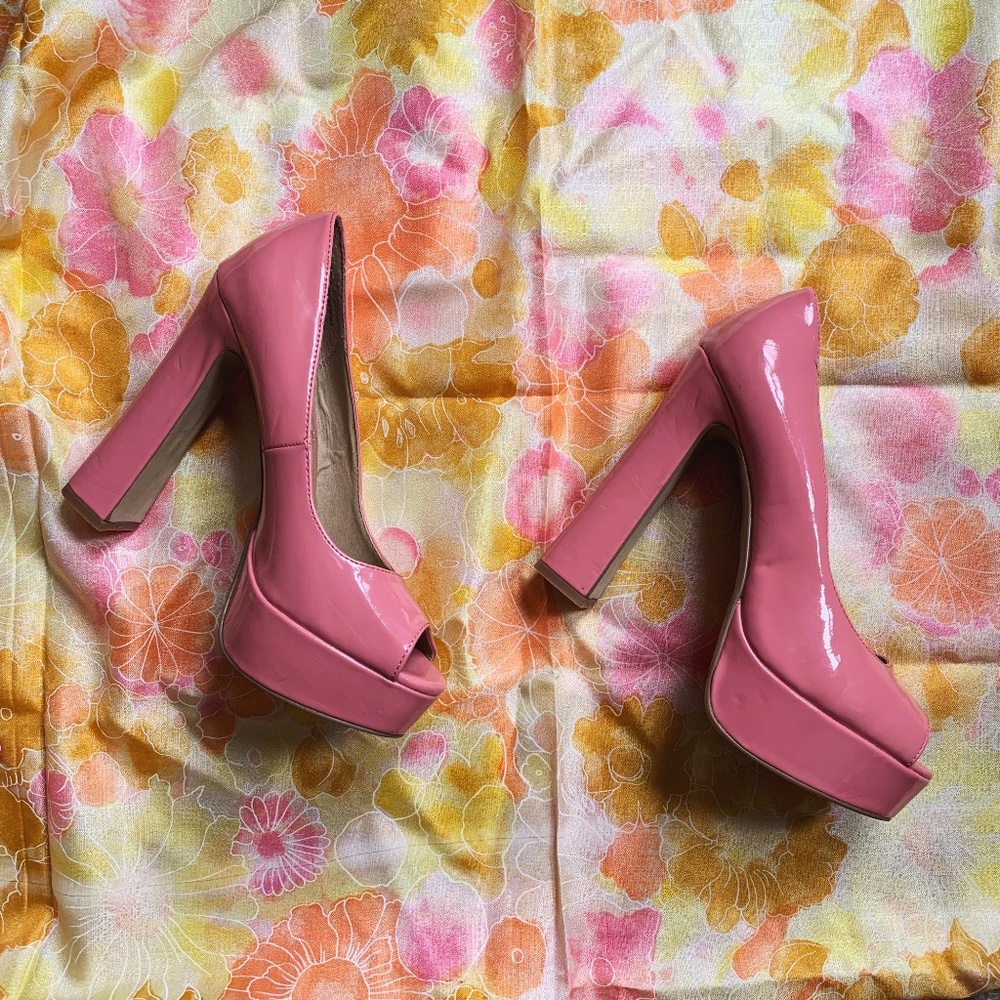 Retro Steve Madden Peep Toe Heels Size 8.